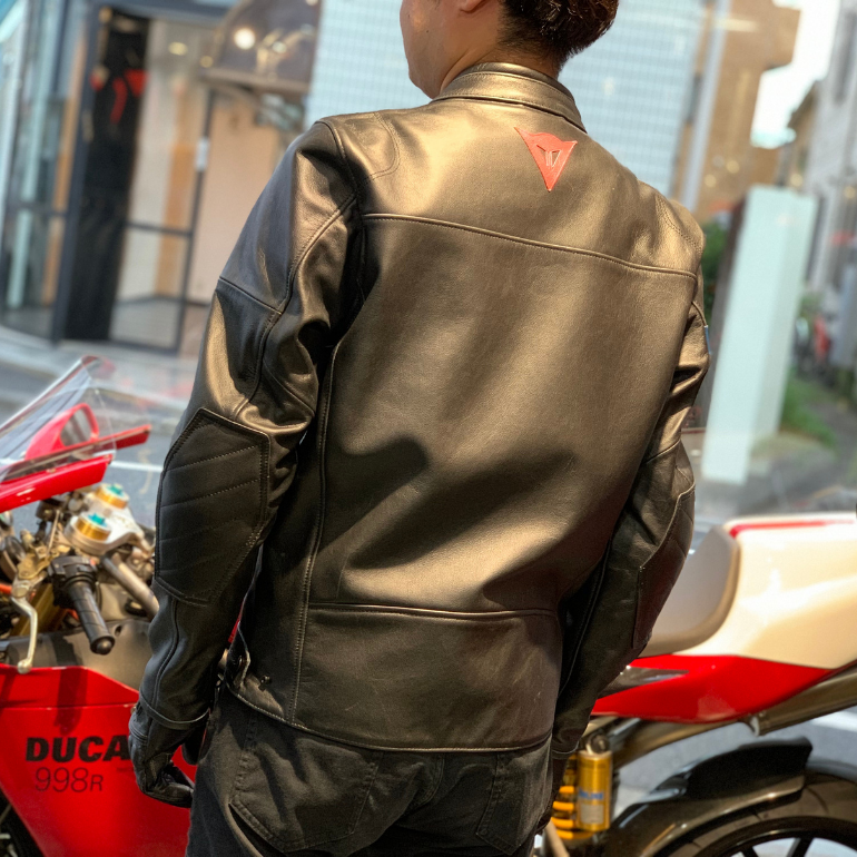 早秋のライディングにヴィンテージな風味を。”LEGGENDA LEATHER JACKET”